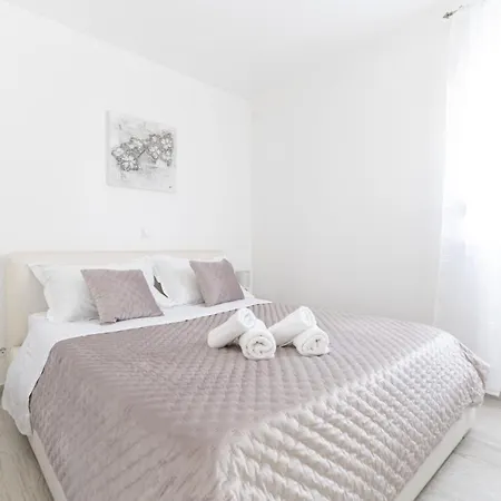 Silver Luxury Lejlighed