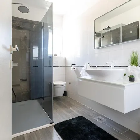 Silver Luxury アパート